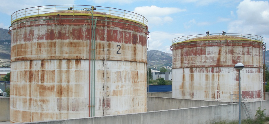 Oil_tanks