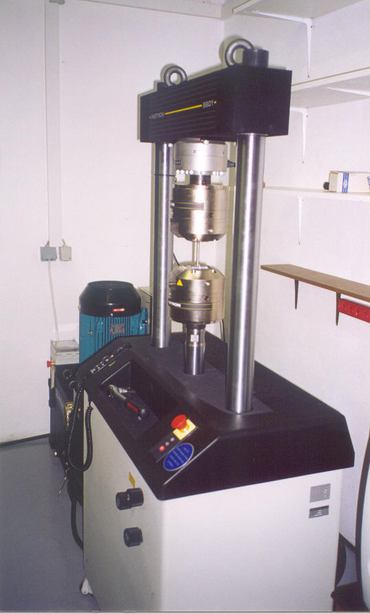 Servo hydraulic Dynamic Testing Machine INSTRON 8801 (50 kN)